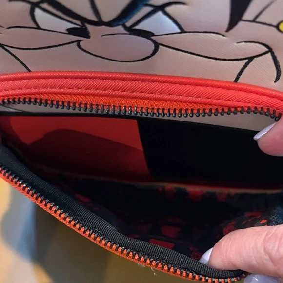 Loungefly Disney Villains - Queen of Hearts Mini Backpack - Alice in Wonderland - Picture 6 of 7